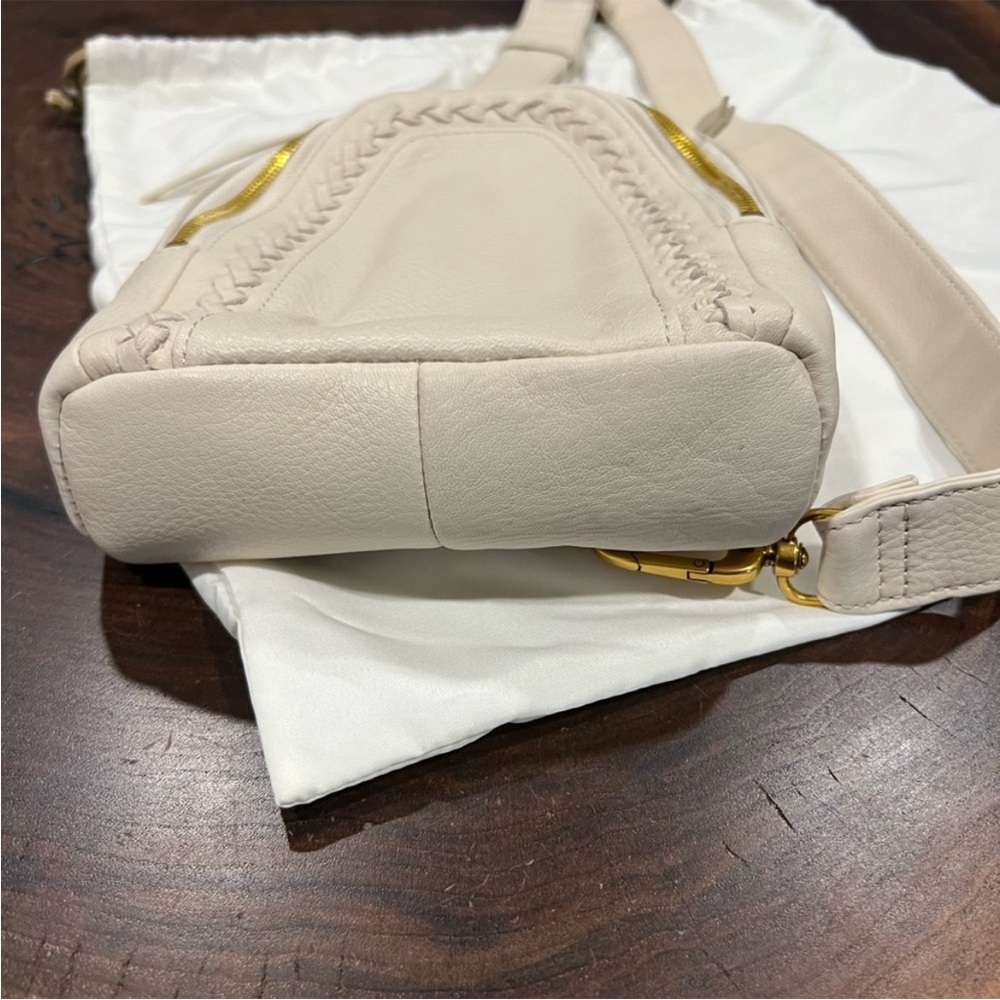 HOBO International Fern Slingbag in Birch - Picture 5 of 10